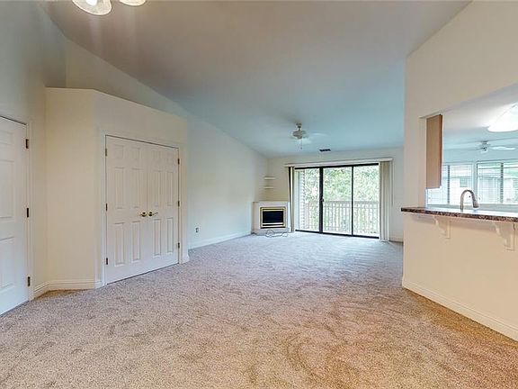 5th image of 3800 Rosemont Blvd APT 106E