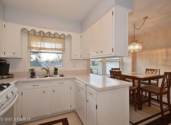 3rd image of 455 Blackhawk Dr