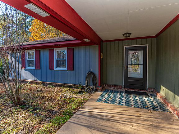 3rd image of 414 Longleaf Dr
