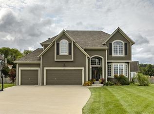 201 NE Hidden Valley Ln, Lees Summit, MO 64064