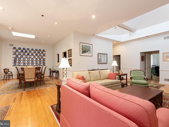 3rd image of 1706 N Park Dr APT 9