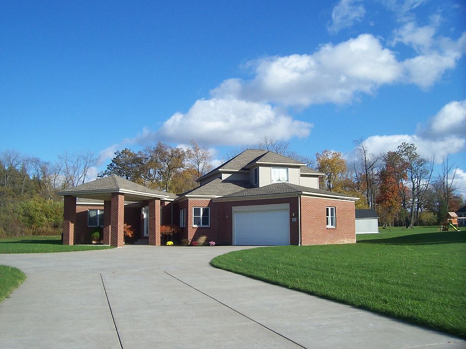 1st image of 25 Stoughton Ln