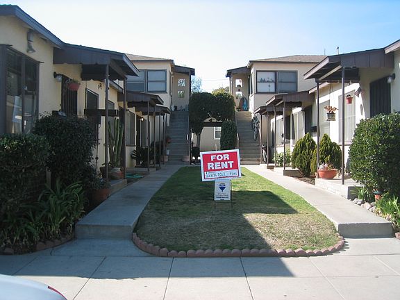 4 plex, ground level