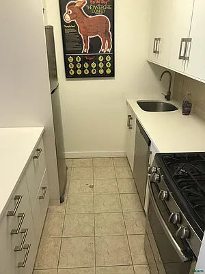 Rented by Akam Sales and Brokerage | media 4
