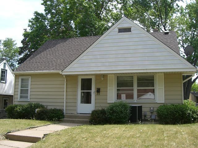 1st image of 1642 Iowa Ave E