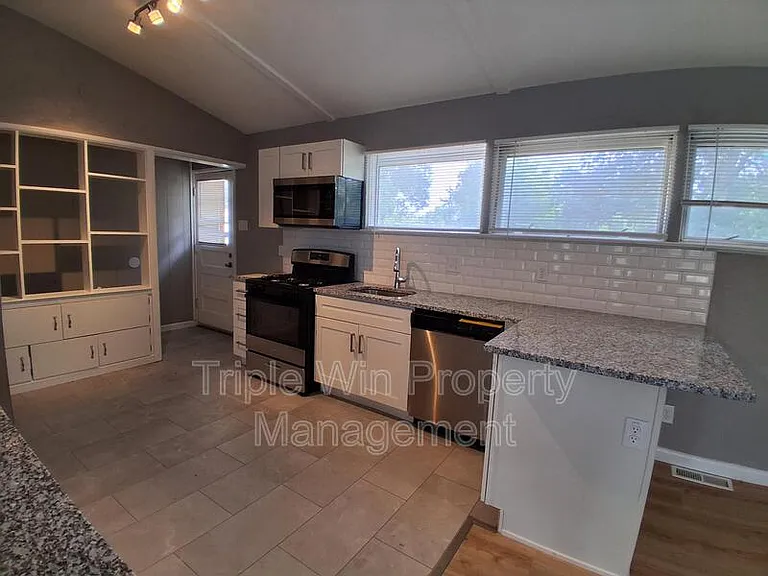 524 Acorn Dr — Photo 12