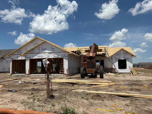 136 E Hickam St, Derby, KS 67037