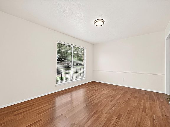 3rd image of 10431 Towne Oak Ln