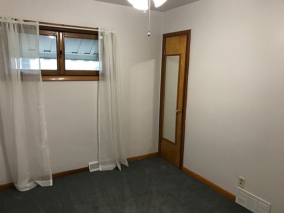 3rd image of 168 Valley Rd