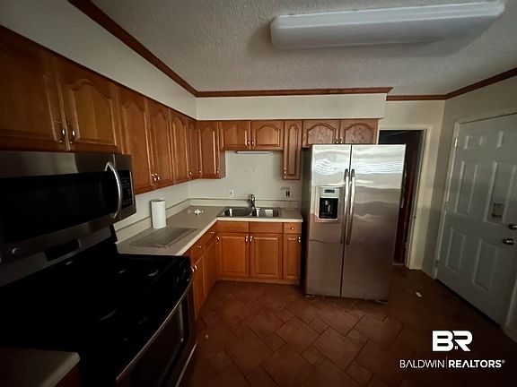 4th image of 1654 Cheshire Dr W