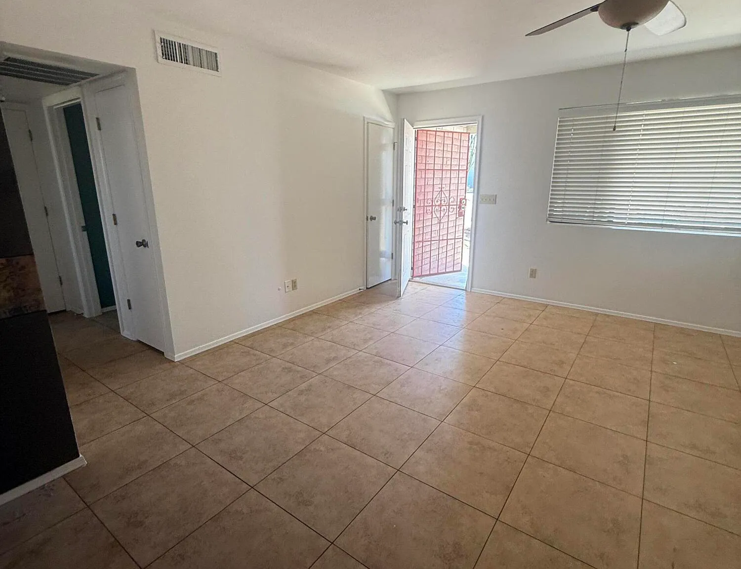 2 bed, 2.0 bath, 1212 sqft, $1,495 — Photo 3