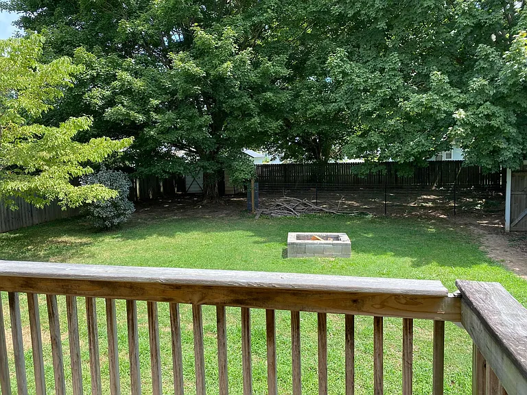 408 Henderson Dr — Photo 12