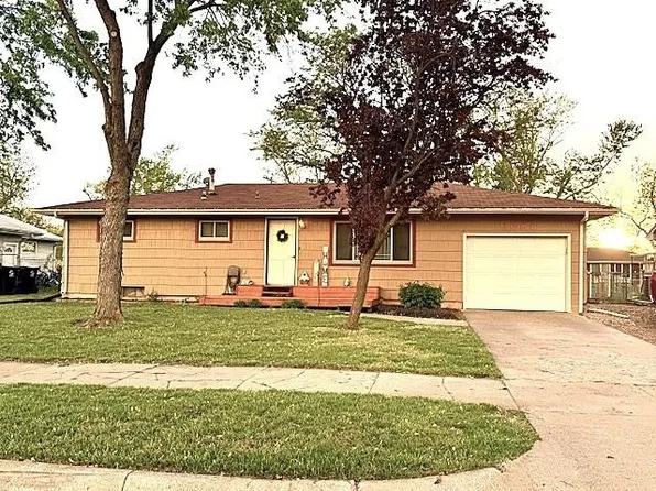 2058 Wesley St, Salina, KS 67401