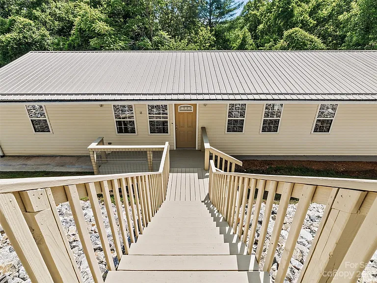 18 Robin Ln — Photo 20