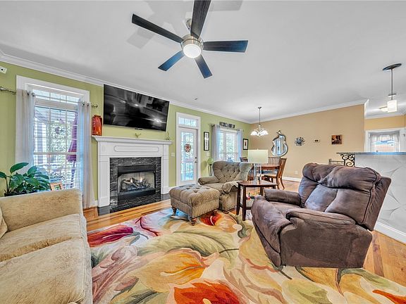 4th image of 648 Mountain View Rd