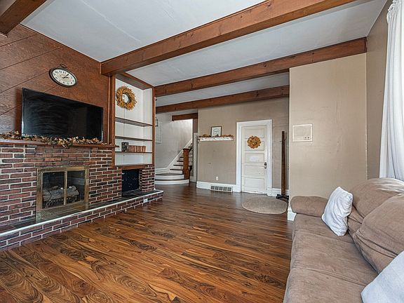 2nd image of 627 Weldon St