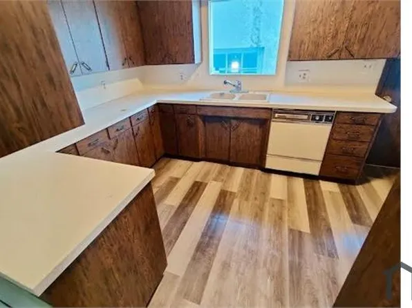 703 H Ave #1, Eureka, SD 57437