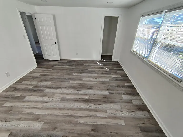 Master bedroom pic 1