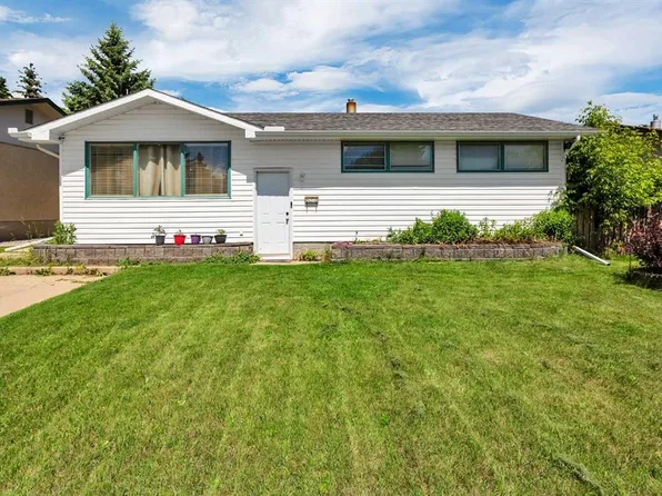 32 SW Otterbury Ave, Red Deer, AB T4N 5A1