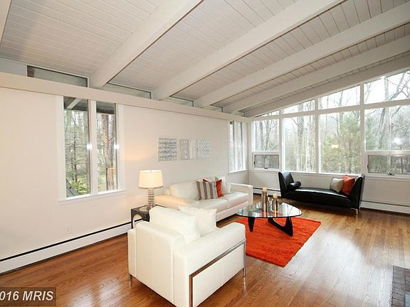4th image of 3803 Hillcrest Ln