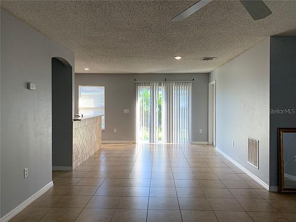 4th image of 151 Owenshire Cir