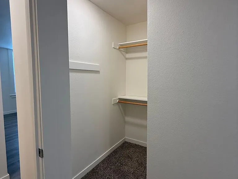 315 E Laurel St — Photo 17