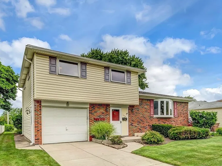 10 Kingston Ln — Photo 1