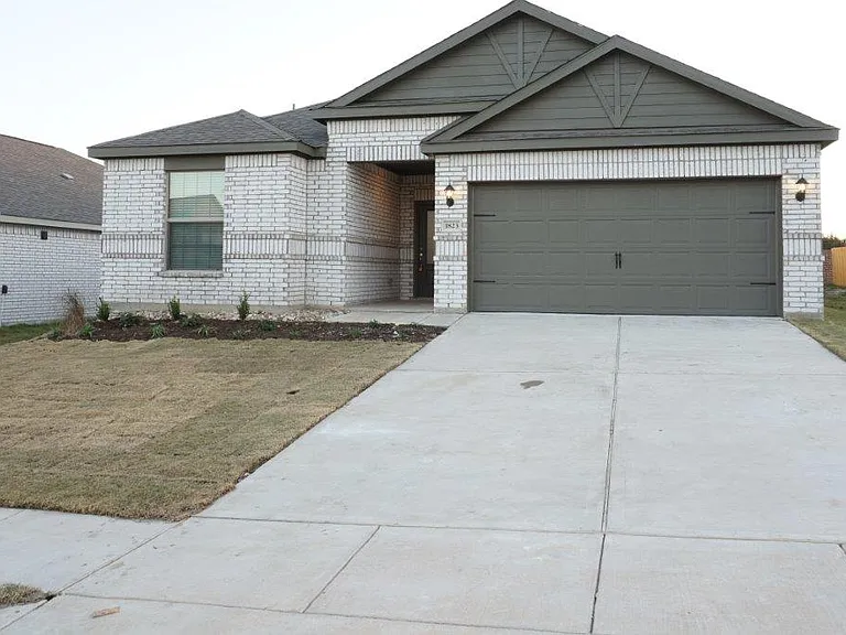 1823 Dahlia Way — Photo 1