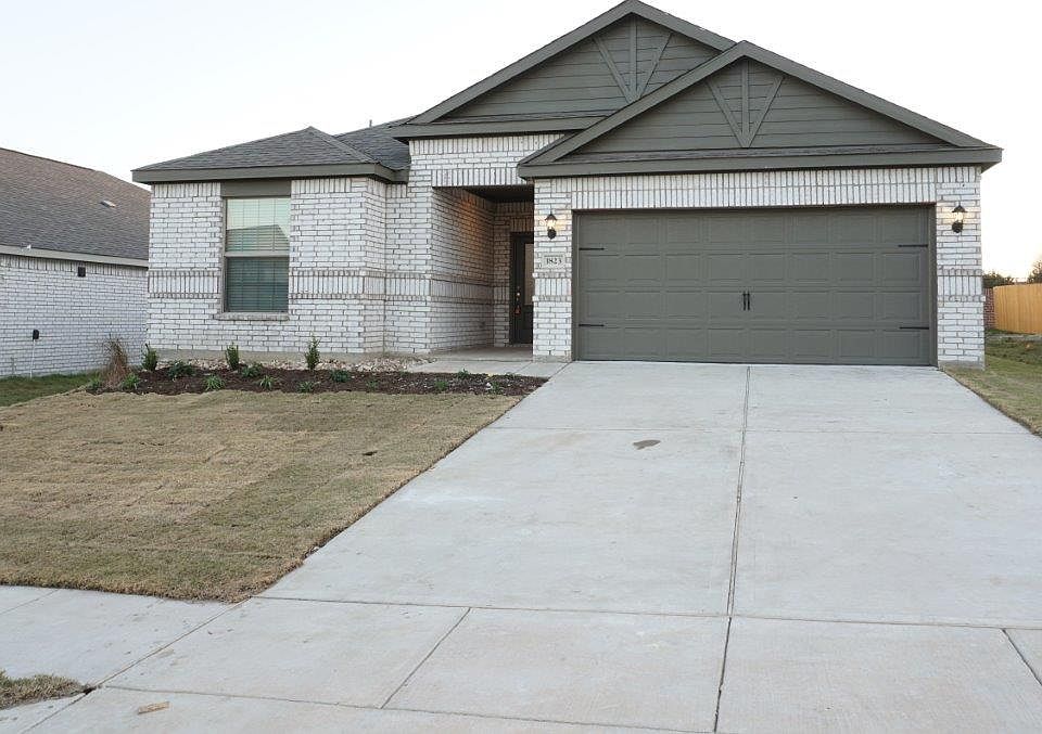 1st image of 1823 Dahlia Way