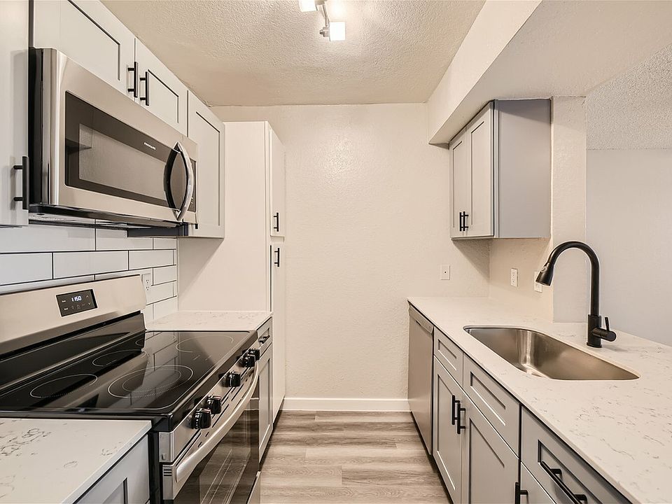 5600 N Beach St #1618 - Web Quality - 006 - 08 Kitchen