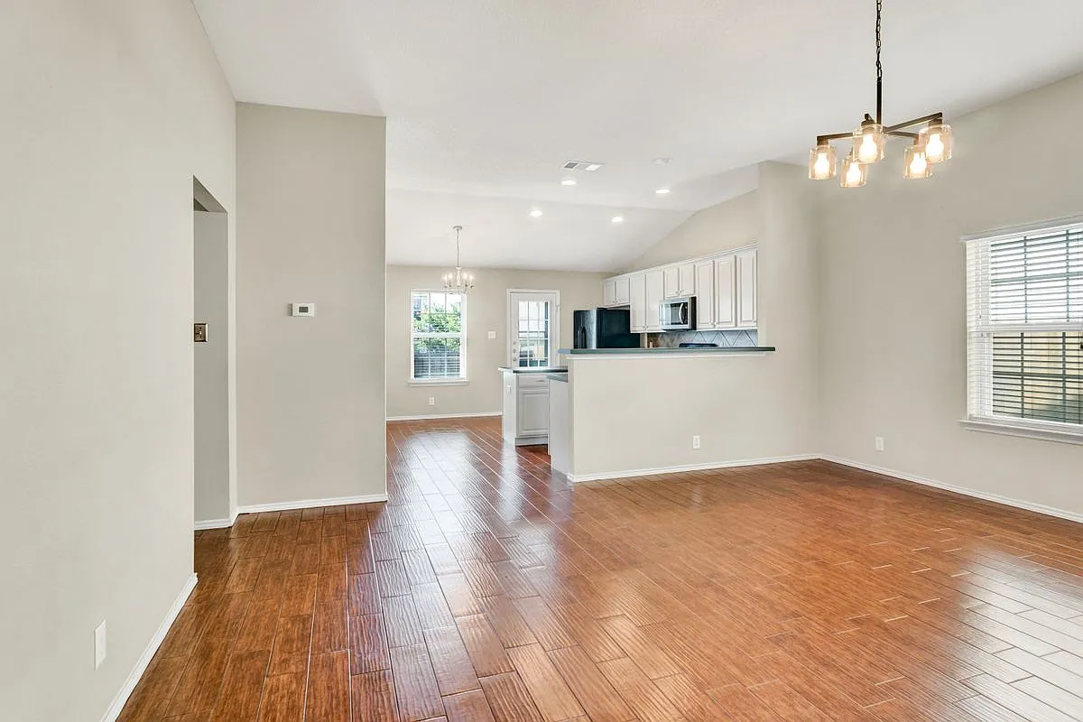 Building Photo - 153 Bentwood Ranch Dr