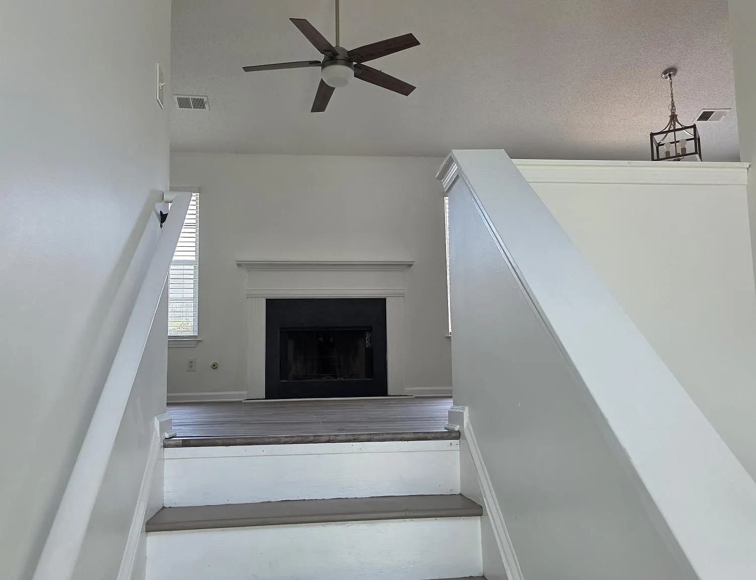 3 bed, 1349 sqft, $2,095 — Photo 3