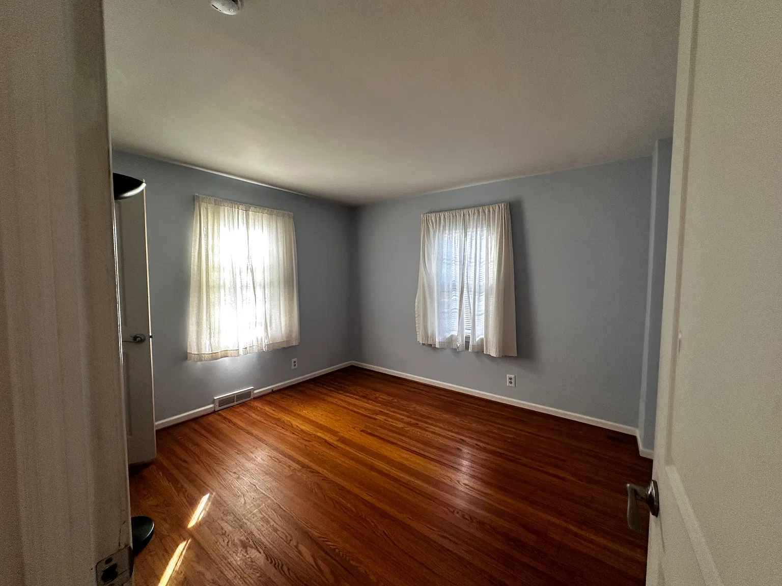 3 bed, 1062 sqft, $2,100 — Photo 4