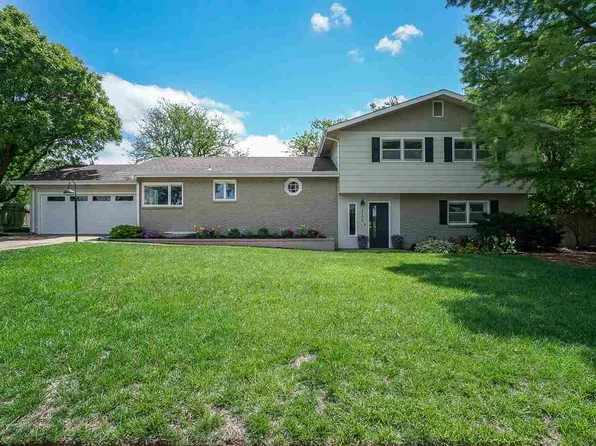 2104 Blue Hills Rd, Manhattan, KS 66502