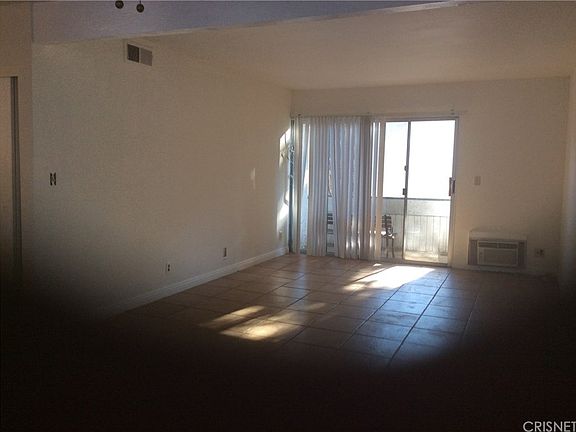 4th image of 18620 Hatteras St Unit 228