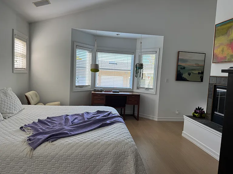 1740 Mathews Ave — Photo 12