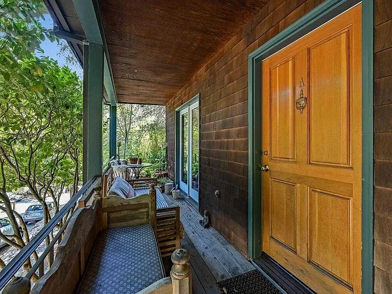 33 Redwood Ave — Photo 5