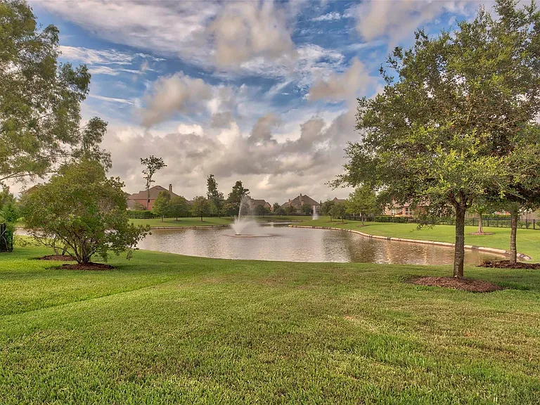 6906 Patterson Dr — Photo 29