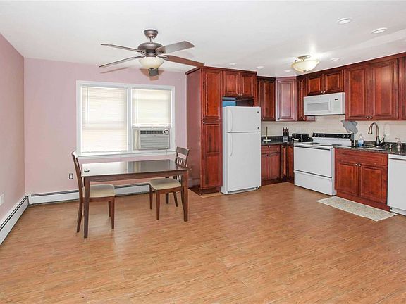 3rd image of 71 Valley Dr
