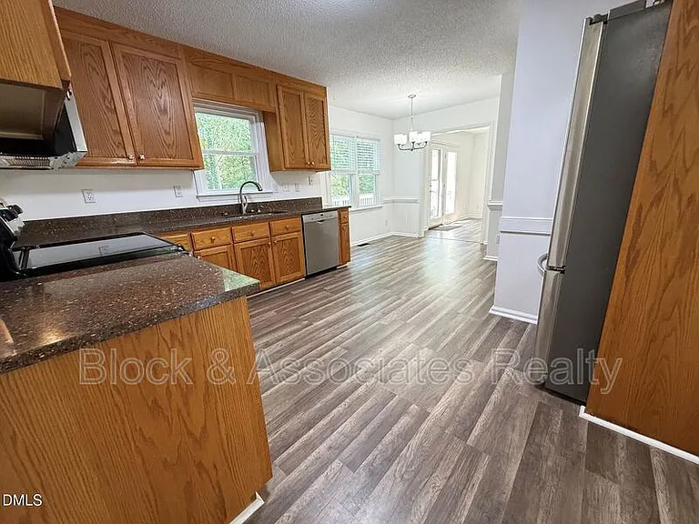 401 Holly Berry Ln — Photo 11