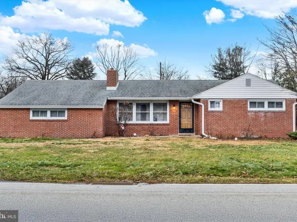 301 Mount Allen Dr, Mechanicsburg, PA 17055