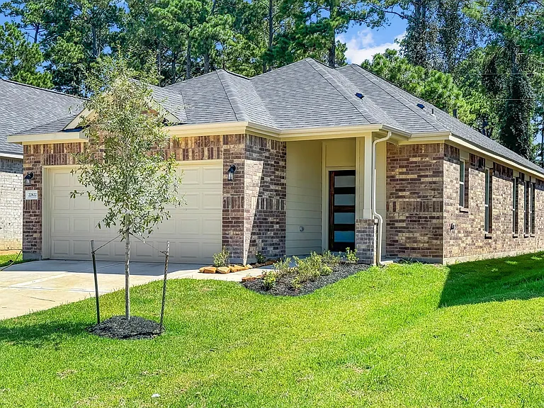 22822 Ephesus Ave — Photo 1