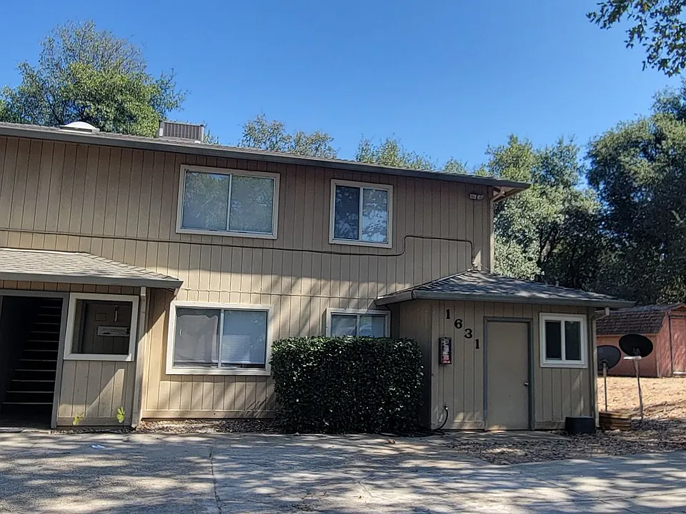 1631 Bramble Pl
