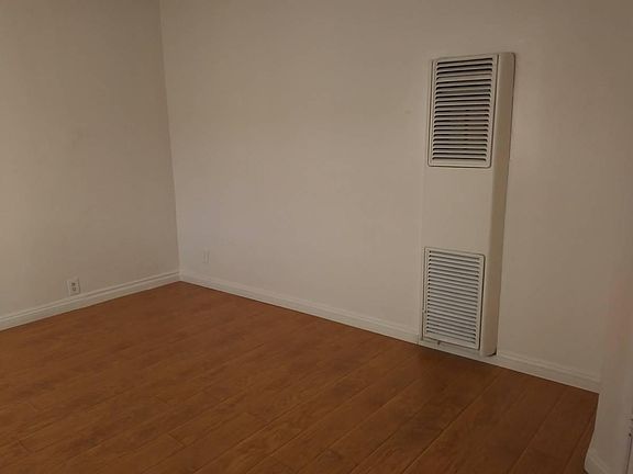 5th image of 15503 Loukelton St