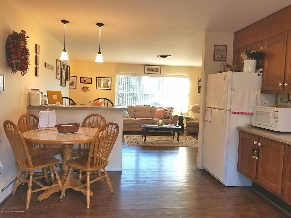 1st image of 336A Canterbury Ct #100A