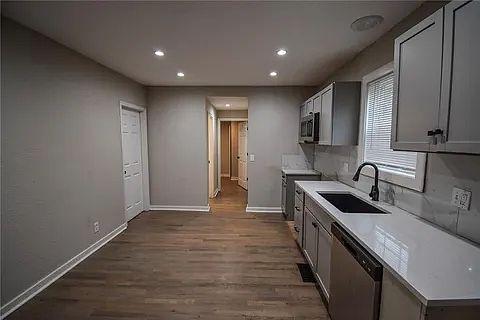 3rd image of 2923 Highland Ave
