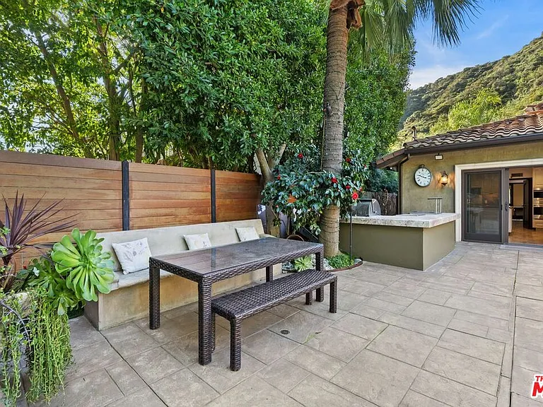 2108 San Ysidro Dr — Photo 40
