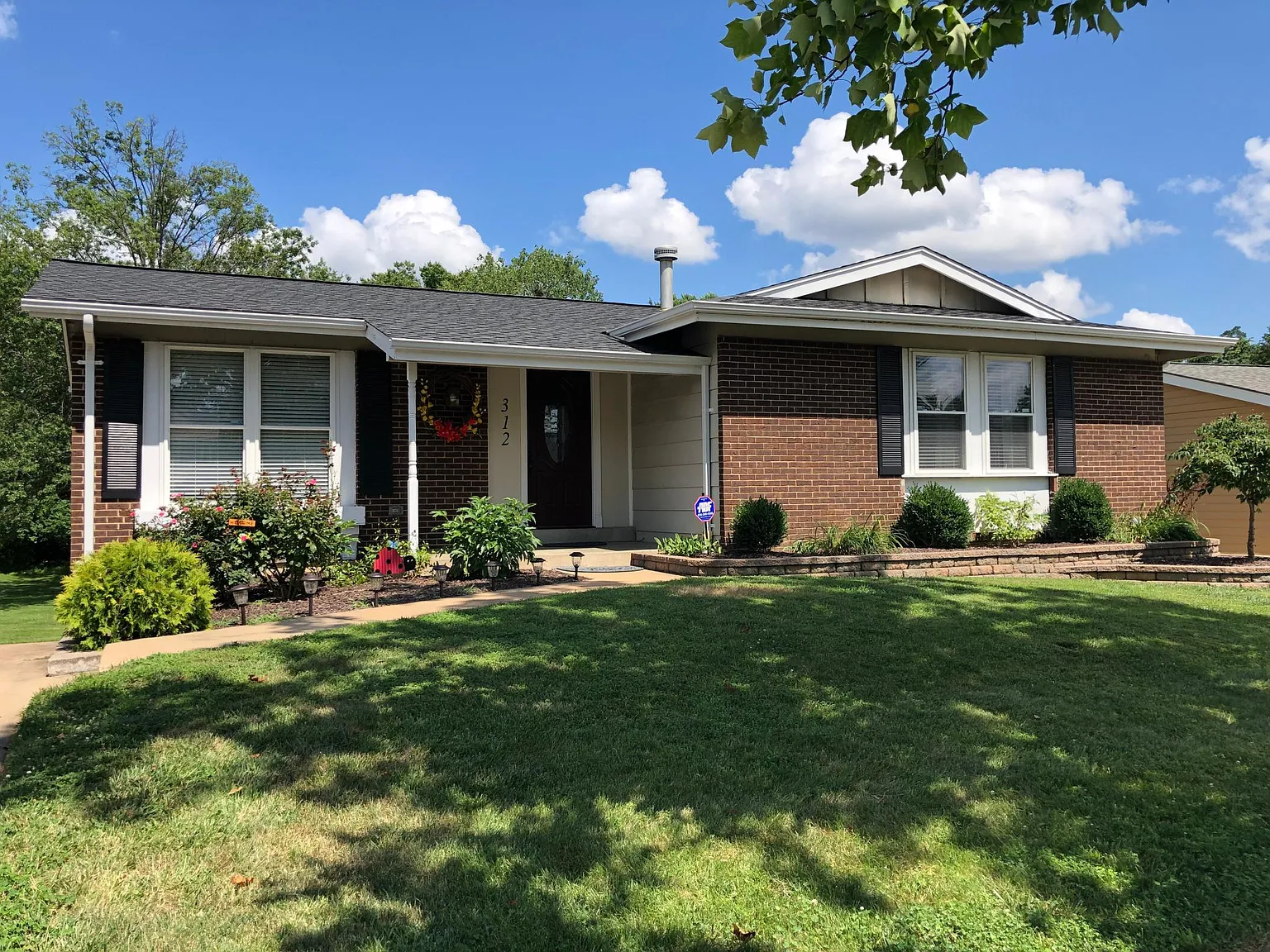 312 Village Creek Dr photo 1