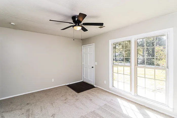 3 bed, 1.5 bath, 1342 sqft, $1,495 — Photo 4