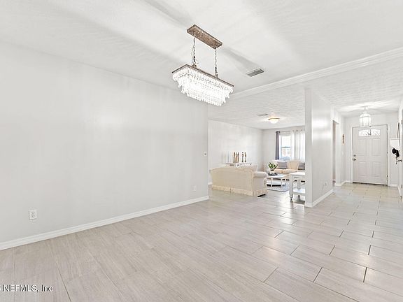 5th image of 1160 ELM Street